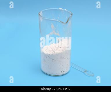 Hypochlorite de calcium CaOCl2. Son nom chimique est hypochlorite de calcium. Il est également appelé chlorure de chaux. Banque D'Images