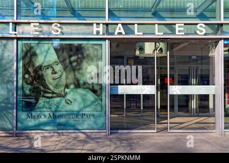 LYON, FRANCE, 14 février 2025 : entrée des Halles de Lyon, qui portent le nom du célèbre chef Paul Bocuse Banque D'Images