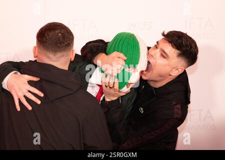 Dublin, Irlande – 14 février 2025 – genouillère sur le tapis rouge avant la 22e édition des Irish film & Television Academy IFTA Awards au Dublin Royal Convention Centre. Crédit : Liam Murphy/Alamy Live News Banque D'Images