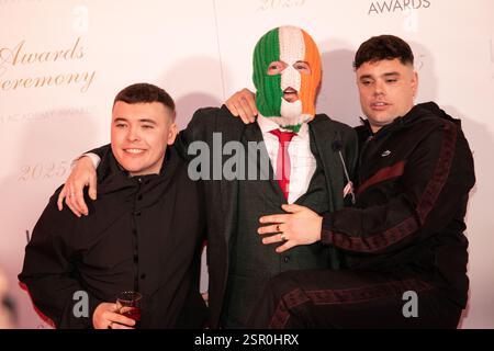 Dublin, Irlande – 14 février 2025 – genouillère sur le tapis rouge avant la 22e édition des Irish film & Television Academy IFTA Awards au Dublin Royal Convention Centre. Crédit : Liam Murphy/Alamy Live News Banque D'Images