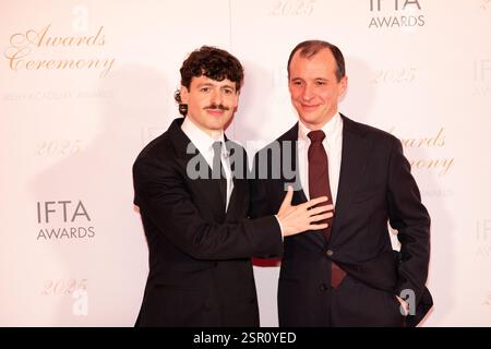 Dublin, Irlande – 14 février 2025 – Anthony Boyle et Tom Vaughan-Lawlor sur le tapis rouge avant la 22e édition des Irish film & Television Academy IFTA Awards au Dublin Royal Convention Centre. Crédit : Liam Murphy/Alamy Live News Banque D'Images