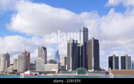 Detroit, Michigan USA Skyline, prise le 29 janvier 2025, de Windsor, Ontario Canada prise de l'autre côté de la rivière Detroit et comprend le nouveau bâtiment Hudson. Banque D'Images