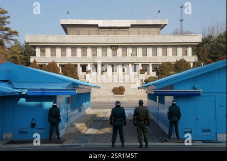 DMZ coréenne. Panmunjom est un village de Corée du Nord qui sert de zone de sécurité commune entre la Corée du Nord et la Corée du Sud. La DMZ est fortement fortifiée Banque D'Images