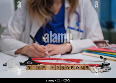 Sensibilisation au syndrome de Reye dans le contexte de la pratique médicale et des soins de santé Banque D'Images