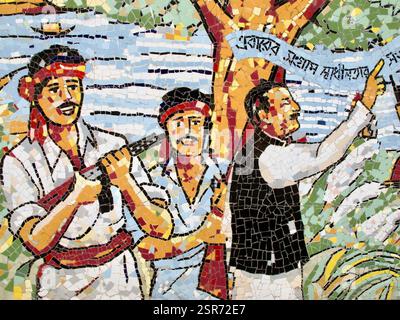 Mosaïques représentant le mouvement linguistique du Bangladesh et le discours du cheikh Mujibur Rahman du 7 mars 1971 sur le mur de l’Académie de Bangla, Suhrawardy Udyan. Banque D'Images