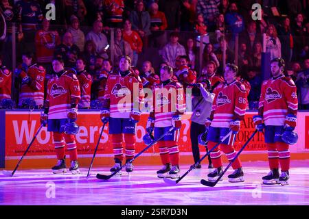 Rochester, New York, États-Unis. 14 février 2025. Les joueurs américains de Rochester se tiennent pendant l'hymne national avant un match contre le Crunch de Syracuse. Les Américains de Rochester ont accueilli le Syracuse Crunch dans un match de la Ligue américaine de hockey au Blue Cross Arena de Rochester, New York. (Jonathan Tenca/CSM). Crédit : csm/Alamy Live News Banque D'Images