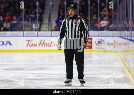 Rochester, New York, États-Unis. 14 février 2025. Le linesman Anthony Lapointe (58) patine en troisième période. Les Américains de Rochester ont accueilli le Syracuse Crunch dans un match de la Ligue américaine de hockey au Blue Cross Arena de Rochester, New York. (Jonathan Tenca/CSM). Crédit : csm/Alamy Live News Banque D'Images