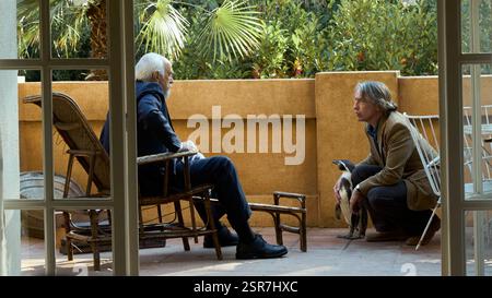 DATE DE SORTIE : 28 mars 2025. TITRE : les leçons de pingouin. STUDIO : Intake films. RÉALISATEUR : Peter Cattaneo. Avec Steve Coogan, nominé aux Oscars, cette dramatique poignante du réalisateur Peter Cattaneo suit l'éveil personnel et politique d'un Anglais après qu'il a adopté un pingouin au cours d'une période cataclysmique de l'histoire Argentine. EN VEDETTE : JONATHAN PRYCE dans le rôle de directeur Buckle, STEVE COOGAN dans le rôle de Tom Michell. (Crédit image : © Intake films/Entertainment Pictures/ZUMAPRESS.com) USAGE ÉDITORIAL SEULEMENT ! Non destiné à UN USAGE commercial ! Banque D'Images