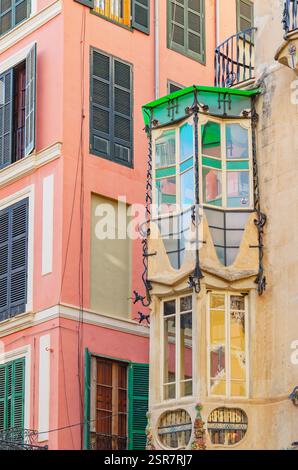 Façade de bâtiment moderniste, Palma de Majorque, Majorque, Îles Baléares, Espagne Banque D'Images