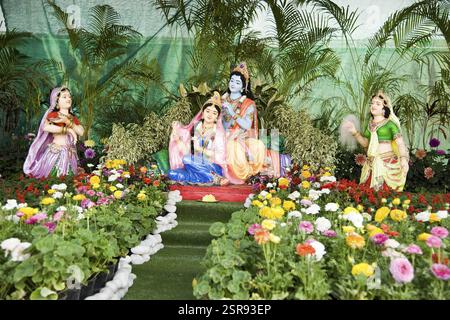 Radha Krishna statue, prem mandir, Mathura, Uttar Pradesh, Inde, Asie Banque D'Images
