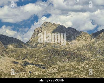 Vue aérienne du sommet du pic de Peguera vu de la vallée de la Vall Fosca (Pallars Jussà, Lleida, Catalogne, Espagne, Pyrénées) Banque D'Images