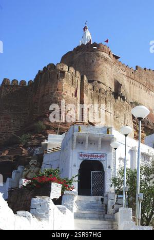 Vue sur le fort de Mehrangarh depuis Pachetia colline Chamunda temple sur le dessus, Jodhpur, Rajasthan, Inde, Asie Banque D'Images
