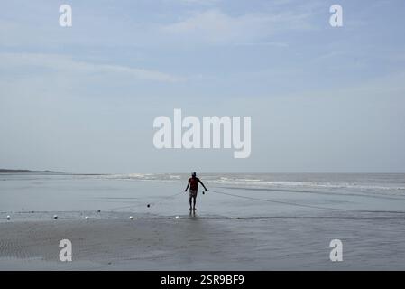 Les pêcheurs, Ubharat beach cité,, Gujarat, Inde, Asie Banque D'Images