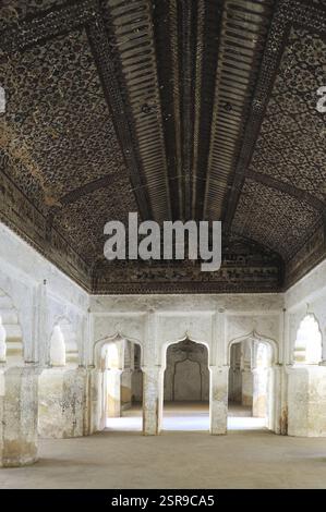 Orchha peintes de couleurs vives de la chambre raja mahal le Madhya Pradesh inde Banque D'Images