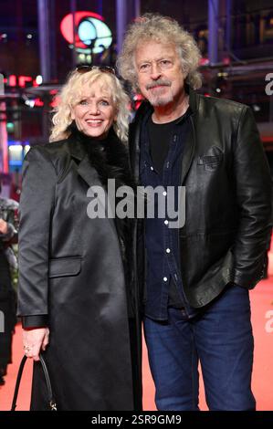 Wolfgang Niedecken mit Ehefrau Tina Golemiewski BEI der Premiere des Kinofilms 'Like A Complete Unknown' auf der Berlinale 2025 / 75. Internationale Filmfestspiele Berlin im Berlinale Palast. Berlin, 14.02.2025 Banque D'Images