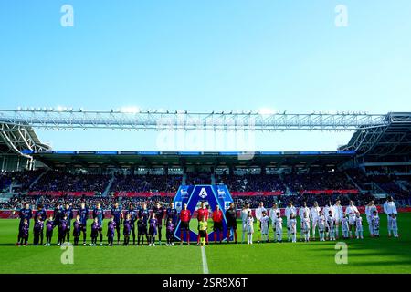 Bergame, Italie. 15 février 2025. Les équipes s'alignent lors du match de football Serie A entre Atalanta et Cagliari au stade Gewiss de Bergame, Italie du Nord -, samedi 15 février 2025 . Sport - Soccer . (Photo de Spada/LaPresse) crédit : LaPresse/Alamy Live News Banque D'Images