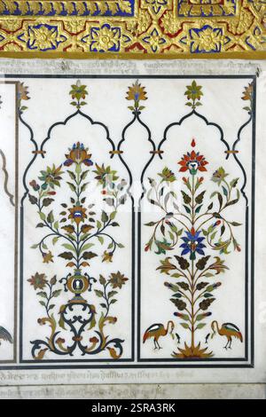 Le sikhisme Gurudwara montrant la marqueterie de marbre décoratifs Nanded Maharashtra Inde Banque D'Images