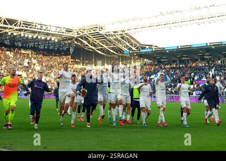 Bergame, Italie. 15 février 2025. Les joueurs de Cagliari après le match de football Serie A entre Atalanta et Cagliari au stade Gewiss à Bergame, Italie du Nord -, samedi 15 février 2025 . Sport - Soccer . (Photo de Spada/LaPresse) crédit : LaPresse/Alamy Live News Banque D'Images
