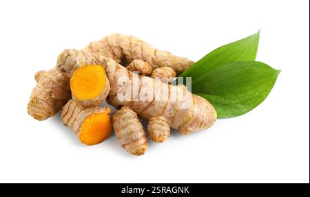 Rhizomes tumeriques à feuilles isolées sur blanc Banque D'Images