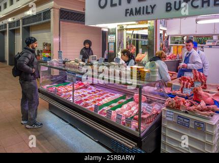Stand de boucherie à Grainger Market, Newcastle-upon-Tyne, Tyne and Wear, Angleterre, Royaume-Uni Banque D'Images