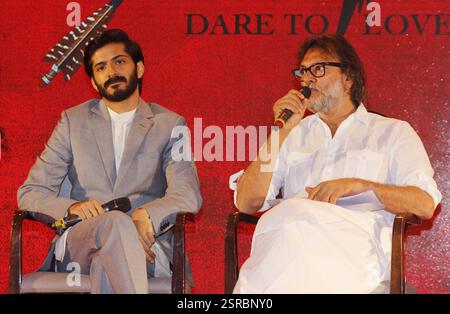 Réalisateur Rakeysh Omprakash Mehra Bollywood acteur avec Harshvardhan Kapoor music lancement de film Mirzya à Mumbai Banque D'Images