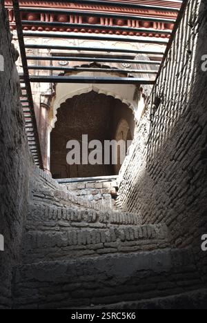 Vue intérieure du manoir bunga Ramgarhia du XVIIIe siècle survivant exemple de l'architecture Bunga dans le complexe du temple d'Or, Amritsar, Punjab, Inde, A. Banque D'Images