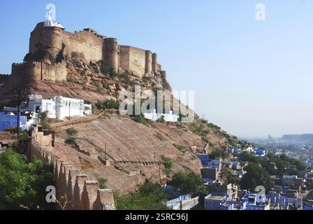 Vue sur le fort de Mehrangarh depuis Pachetia colline Chamunda temple sur le dessus, Jodhpur, Rajasthan, Inde, Asie Banque D'Images