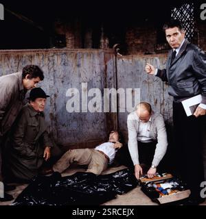 Der Alte, ZDF Krimi-Serie, 1983, Folge : Der Tote im Wagen, Régie : Theodor Grädler, Szene : Michael Ande, Siegfried Lowitz, Wolfgang Richards, Komparse (der Tote), Jan Hendrix Banque D'Images