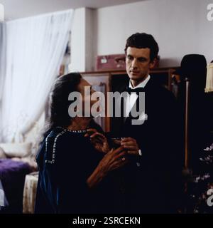 Der Alte, ZDF Krimi-Serie, 1983, Folge : Der Tote im Wagen, Régie : Theodor Grädler, Szene : Inge Birkmann und Matthieu Carriere Banque D'Images