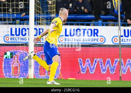 Beveren Waas, Belgique. 15 février 2025. Jakov Filipovic de Beveren célèbre après avoir marqué lors d'un match de football entre SK Beveren et RFC Liège, samedi 15 février 2025 à Beveren-Waas, le jour 22 de la deuxième division du championnat belge 'Challenger Pro League' 2024-2025. BELGA PHOTO JILL DELSAUX crédit : Belga News Agency/Alamy Live News Banque D'Images