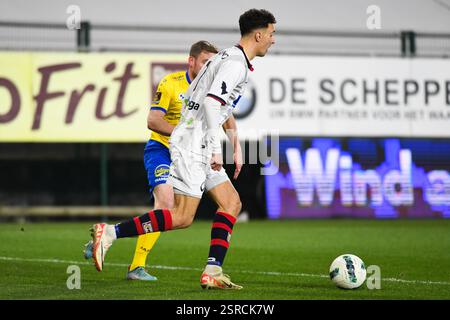 Beveren Waas, Belgique. 15 février 2025. Benoit Bruggeman de Liège photographié en action lors d'un match de football entre le SK Beveren et le RFC Liège, samedi 15 février 2025 à Beveren-Waas, le jour 22 de la deuxième division du championnat belge 'Challenger Pro League' 2024-2025. BELGA PHOTO JILL DELSAUX crédit : Belga News Agency/Alamy Live News Banque D'Images