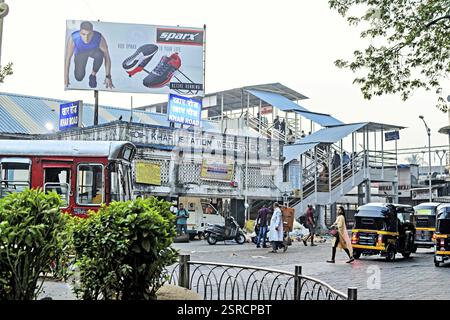 La gare routière de Khar entrée, Mumbai, Maharashtra, Inde, Asie Banque D'Images