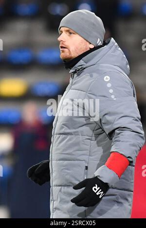 Beveren Waas, Belgique. 15 février 2025. L'entraîneur-chef de Beveren, Marink Reedijk, photographié lors d'un match de football entre le SK Beveren et le RFC Liège, samedi 15 février 2025 à Beveren-Waas, le jour 22 de la deuxième division du championnat belge 'Challenger Pro League' 2024-2025. BELGA PHOTO JILL DELSAUX crédit : Belga News Agency/Alamy Live News Banque D'Images
