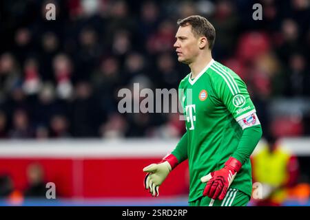 Leverkusen, Allemagne. 15 février 2025. LEVERKUSEN, ALLEMAGNE - 15 FÉVRIER : Manuel Neuer, gardien de but du FC Bayern Munchen, se présente lors du match de Bundesliga entre le Bayer 04 Leverkusen et le FC Bayern München à la BayArena le 15 février 2025 à Leverkusen, Allemagne. (Photo de René Nijhuis/MB Media) crédit : MB Media solutions/Alamy Live News Banque D'Images