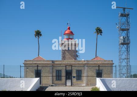 Le phare de Ponta da Piedade (portugais : Farol da Ponta da Piedade) est situé à Ponta da Piedade à Lagos, dans la région de l'Algarve au Portugal. IT STA Banque D'Images