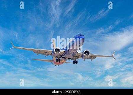 Boeing 737 de Southwest Airlines en approche finale de l'aéroport international de Tucson, Arizona Banque D'Images