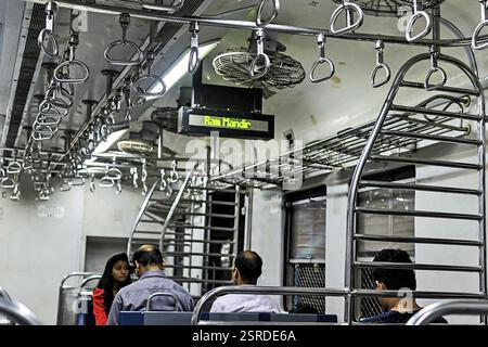 Indicateur dans le train, Ram Mandir Railway Station, Mumbai, Maharashtra, Inde, Asie Banque D'Images