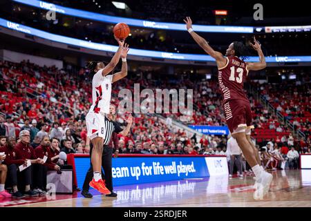 15 février 2025 : le garde de l'État de Caroline du Nord Jayden Taylor (8 ans) tire sur le garde du Boston College Donald Hand Jr (13 ans) pendant la première moitié du match de basket-ball NCAA College au Lenovo Center à Raleigh, Caroline du Nord. (Scott Kinser/CSM) Banque D'Images