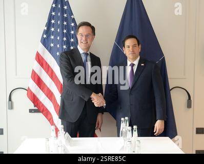 Le secrétaire général Marco Rubio rencontre le secrétaire général de l'OTAN Mark Rutte à Munich, en Allemagne, le 15 février 2025. (Photo officielle du Département d'État par Freddie Everett) Banque D'Images