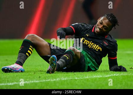 Rafael Leao, attaquant portugais n°10 de l'AC Milan, réagit lors du match de football italien Serie A entre l'AC Milan et l'Hellas Vérone au stade San Siro de Milan, Italie, le 15 février 2025 crédit : Piero Cruciatti/Alamy Live News Banque D'Images