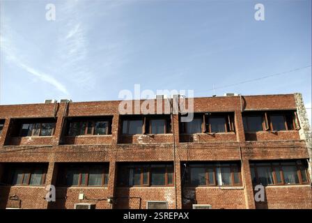 Vue du béton de la haute cour du Punjab et de l'Haryana conçu par le célèbre architecte français le Corbusier en 1952, Chandigarh, territoire de l'Union indienne Banque D'Images