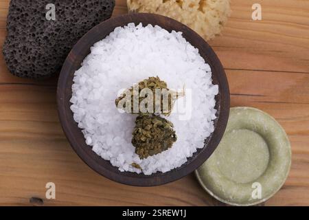 Sel de cannabis, produits de bien-être de marijuana Banque D'Images