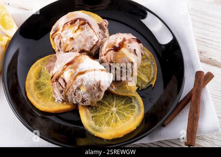 Vanille au chocolat avec des oranges rôties Banque D'Images
