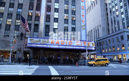 14 février 2025, New York, New York, États-Unis : ambiance au SNL50 : le concert Homecoming au Radio City Music Hall de New York. 14 février 2025. (Crédit image : © photo image Press via ZUMA Press Wire) USAGE ÉDITORIAL SEULEMENT! Non destiné à UN USAGE commercial ! Banque D'Images