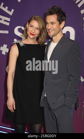 14 février 2025, New York, New York, États-Unis : les acteurs CLAIRE DANES et HUGH DANCY vus aux arrivées de SNL 50 - le concert Homecoming au Radio City Music Hall pour célébrer le 50e anniversaire de l'émission de télévision Saturday Night Liveâ€™. (Crédit image : © Nancy Kaszerman/ZUMA Press Wire) USAGE ÉDITORIAL SEULEMENT! Non destiné à UN USAGE commercial ! Banque D'Images