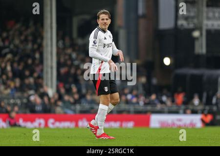 Londres, Royaume-Uni. 15 février 2025. Craven Cottage, 15 février 2025 : Sander Berge de Fulham lors du match de premier League entre Fulham et Nottingham Forest au Craven Cottage le 15 février 2025 à Londres, Angleterre. (Pedro Soares/SPP) crédit : photo de presse SPP Sport. /Alamy Live News Banque D'Images