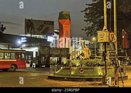 La gare routière de Khar entrée, Mumbai, Maharashtra, Inde, Asie Banque D'Images