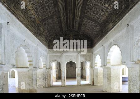Orchha peintes de couleurs vives de la chambre raja mahal le Madhya Pradesh inde Banque D'Images