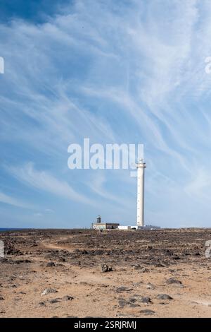 Phare de Punta Pechiguera à Punta Pechiguera près de Playa Blanca, Lanzarote, Espagne, le 9 février 2025 Banque D'Images