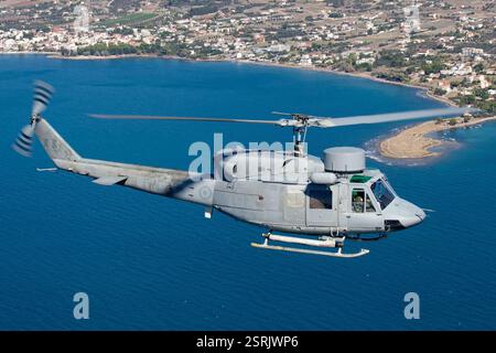 Hellenic Navy AB212 : hélicoptère utilitaire multirôle bimoteur, utilisé pour la recherche et le sauvetage, le transport et les opérations navales. Banque D'Images